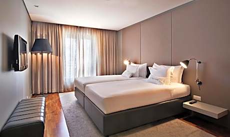 2 BEDROOMS, PREMIUM, SUITE
