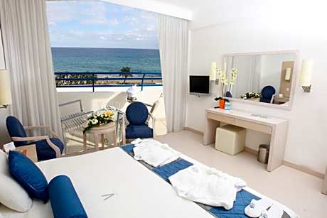 Double or Twin Room with Sea View