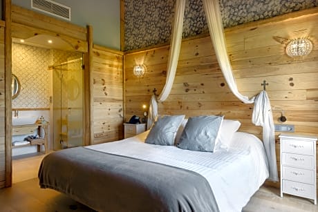 Superior double room with terrace and garden views