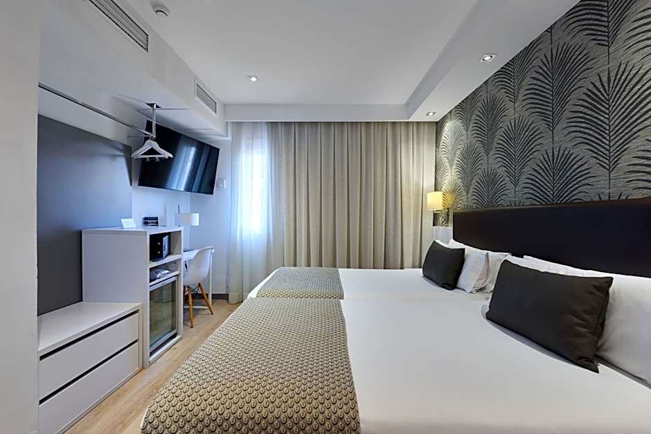 Catalonia Castellnou Hotel