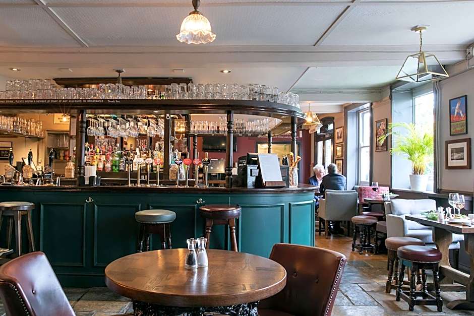 Rose And Crown Hotel