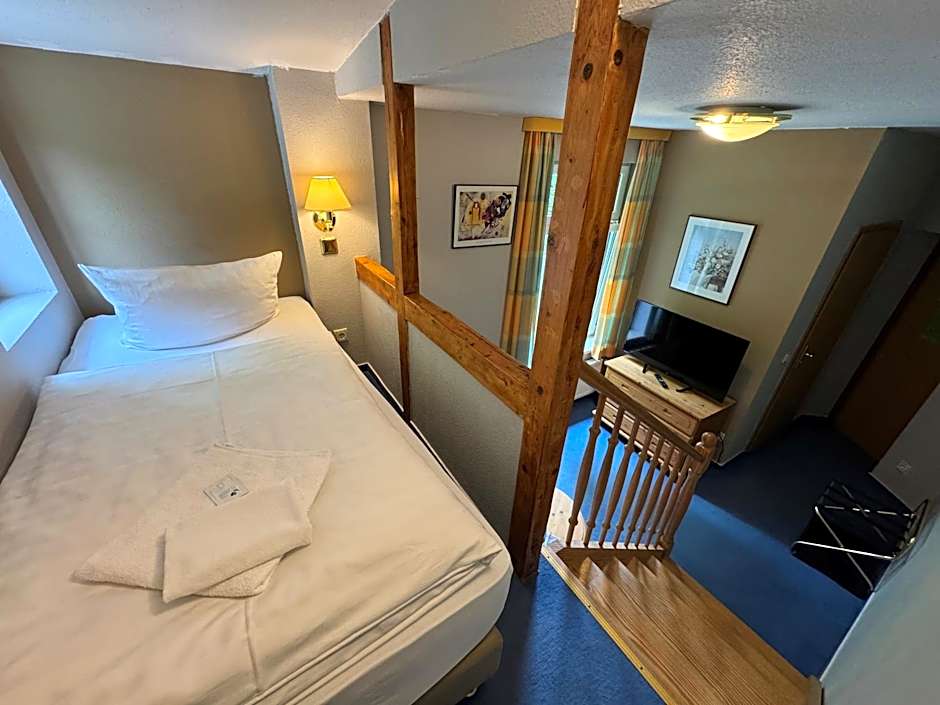 Photo 1 of 1 of Single Room