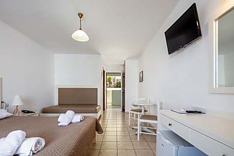 Triple Room with Garden View