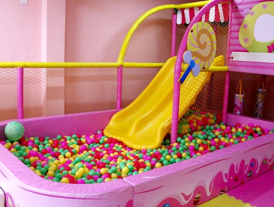 Grand Metro Park Universal Dinosaur Town Hotel