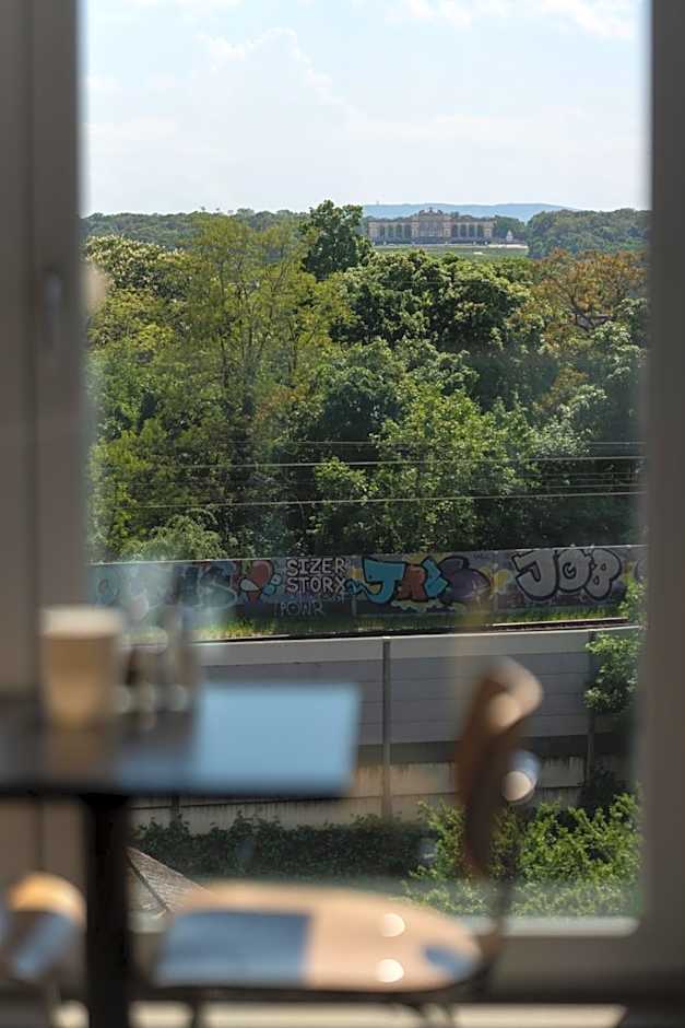 HB1 Schönbrunn Budget & Design