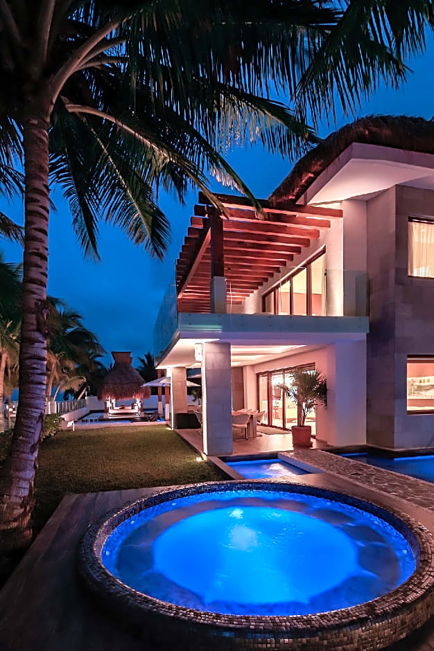 Azul Villa Esmeralda, by Karisma