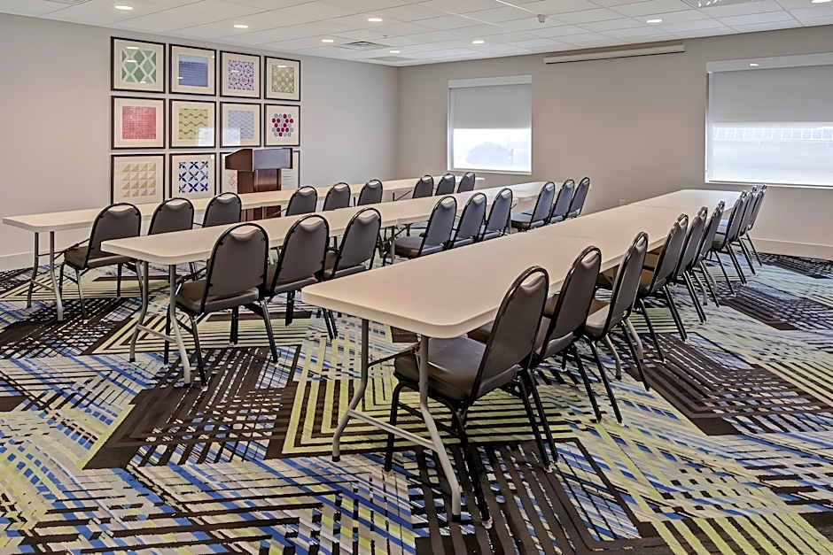 Holiday Inn Express Hotel & Suites Clarksville By IHG