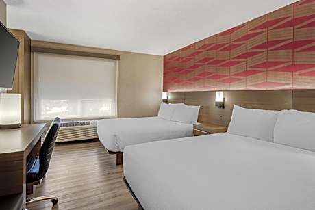 Suite with Two Queen Beds, One Bunk Bed, Kitchenette - Non-Smoking/Princess Theme