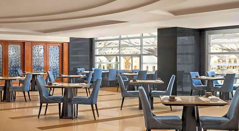 Anwar Al Madinah Movenpick Hotel