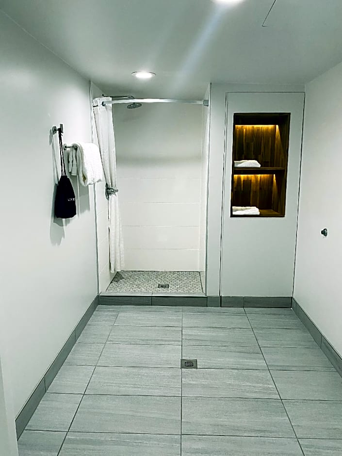 The Live Hotel