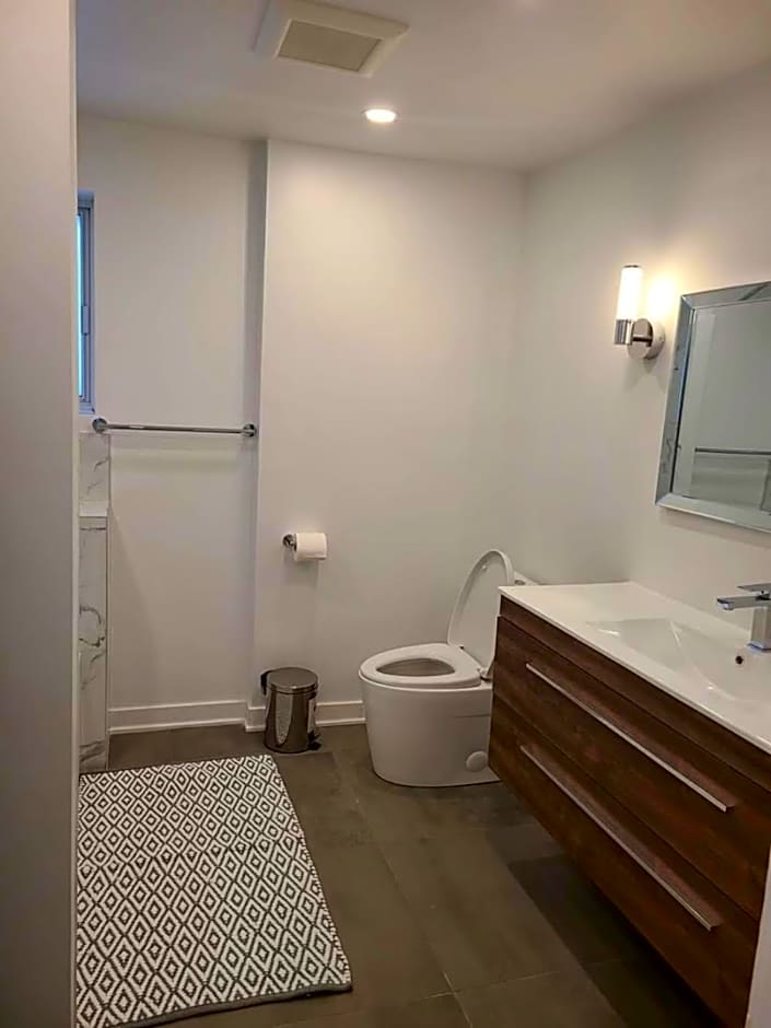 Spacious 3BR Retreat in Vibrant Montreal, Parks, Dining & Culture