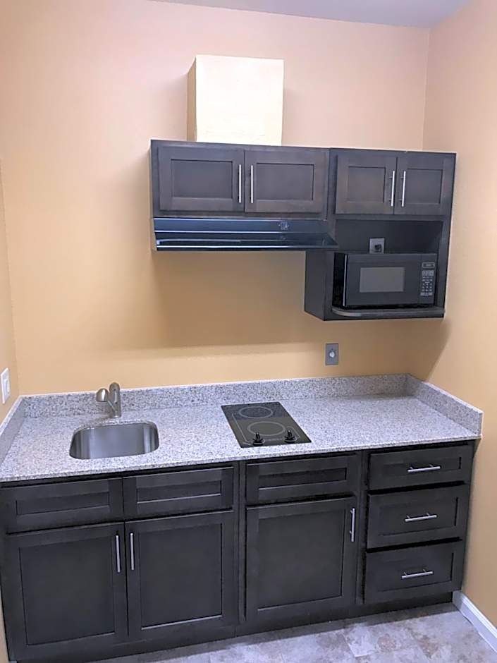 Deluxe Inn & Suites - Baytown