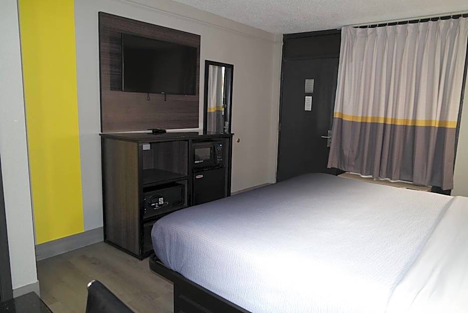 Super 8 by Wyndham Savannah