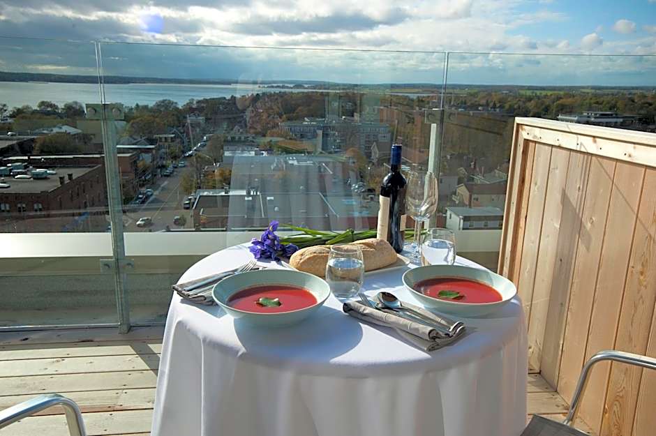 The Holman Grand Hotel