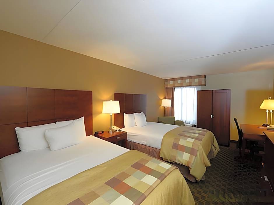 Ashbourne Hotel Canton/Hall of Fame I-77