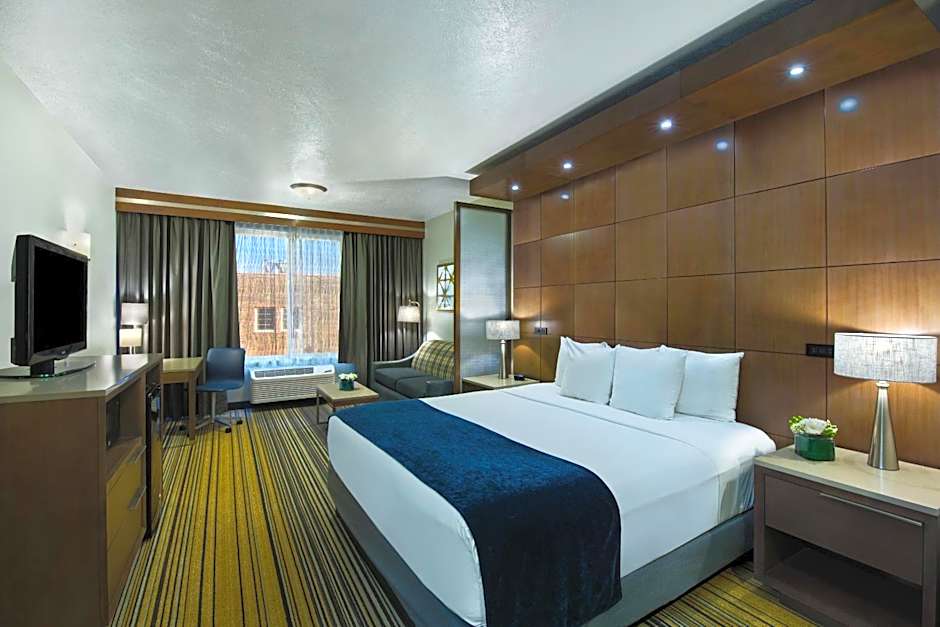Oxford Suites Spokane