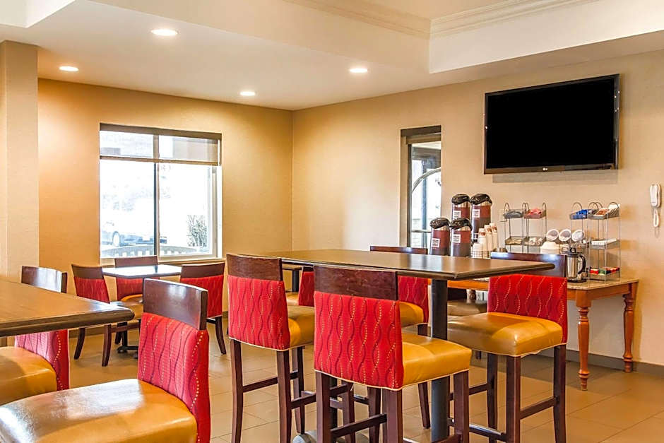 Comfort Suites Mattoon East