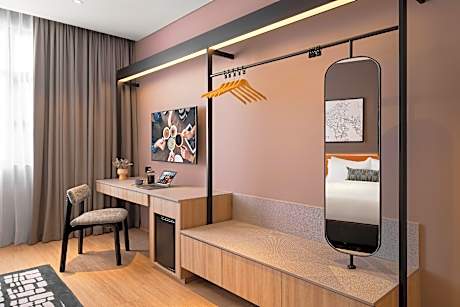 Standard King Windowless