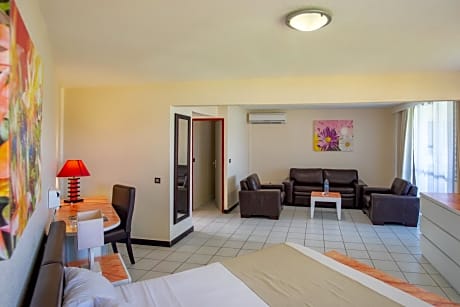 Two-Bedroom Suite (6 Adults max.)