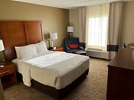 Queen Room with Bath Tub - Mobility Accessible/Non-Smoking