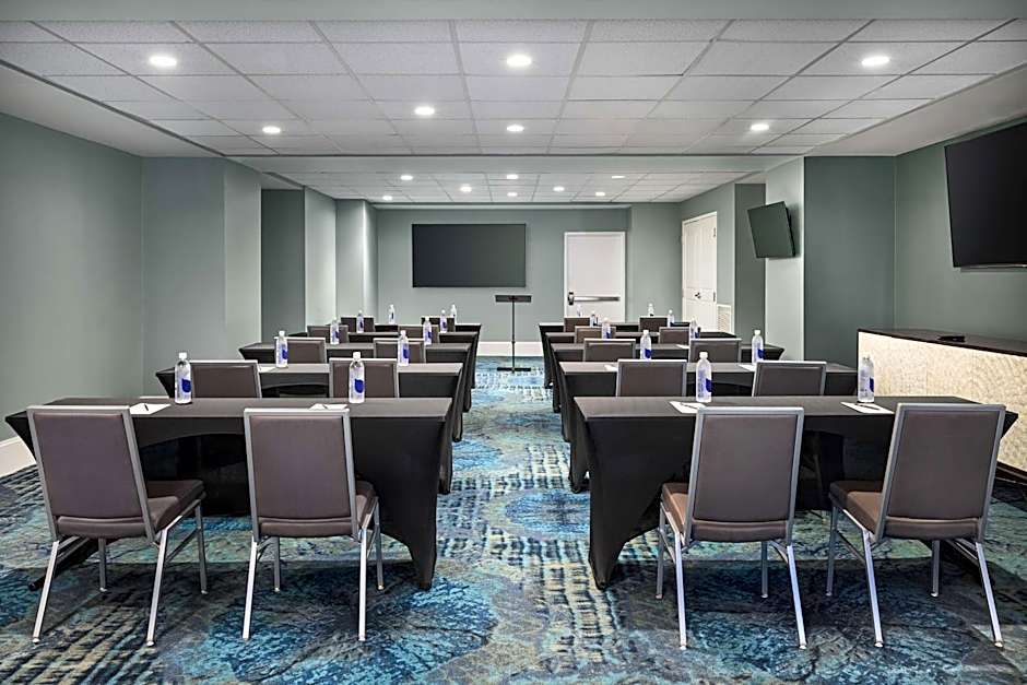 Redmont Hotel Birmingham, Curio Collection by Hilton