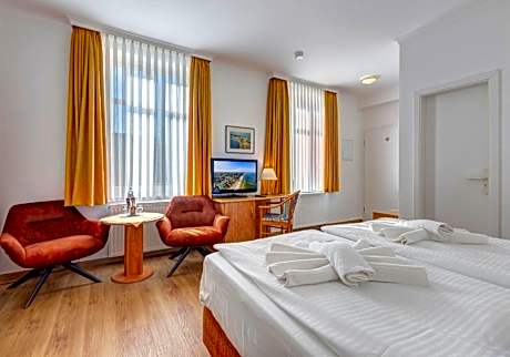 Standard Double Room - Land Side