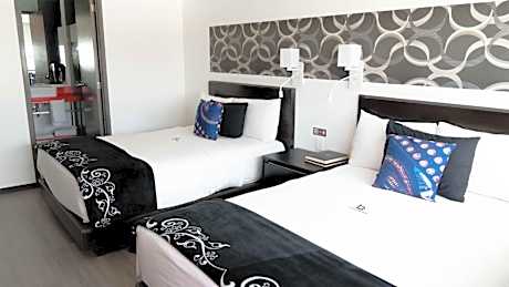 Double Room with Two Double Beds - Non-Smoking