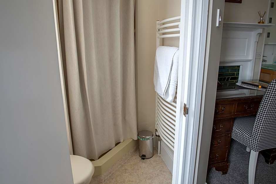 Toothbrush Rooms at Lattice Lodge - Guest Kitchen & EV Recharging