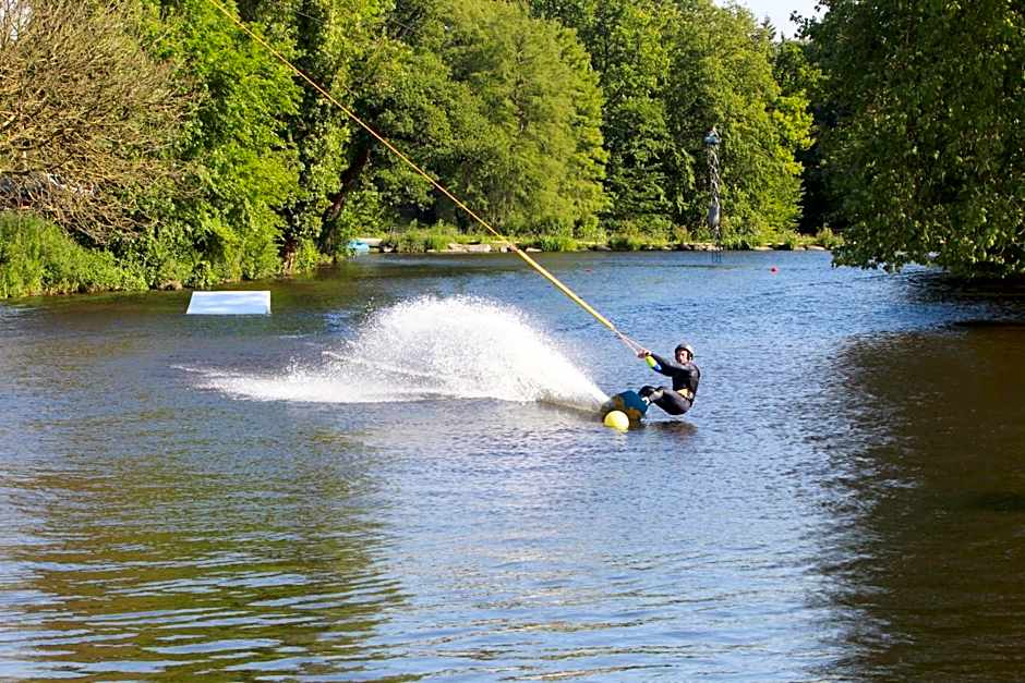 Insolites, Les Ormes, Epiniac