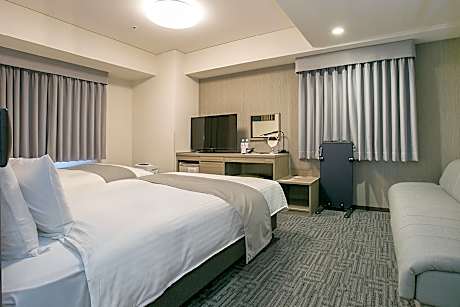 Deluxe Twin Room with Mount Fuji Glass