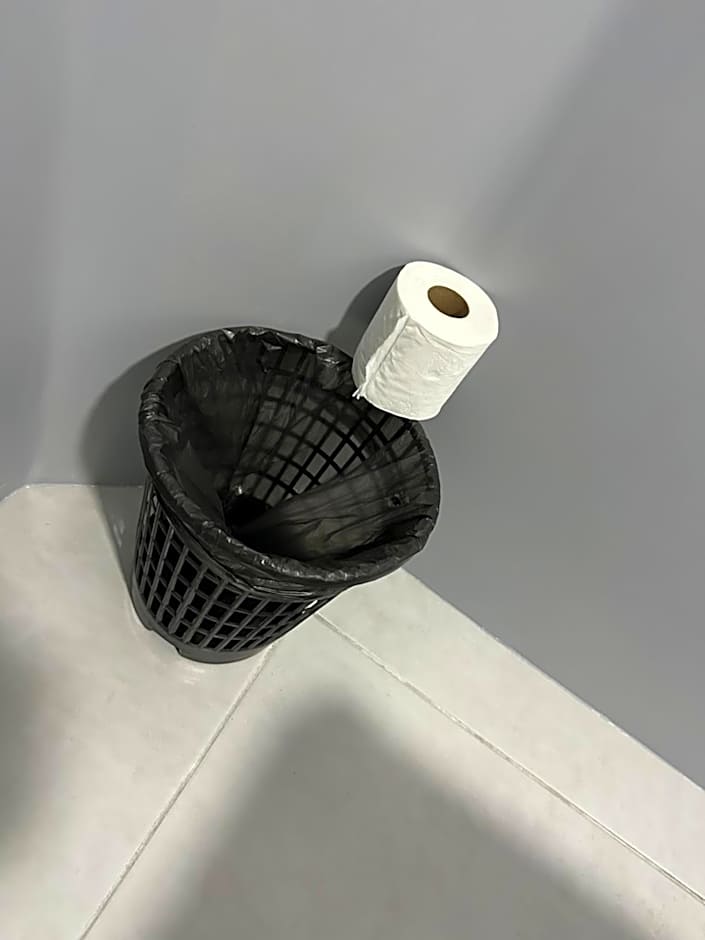 Quarto privativo com banheiro compartilhado em Pousada recém construída,a 500mts do pátio do forró