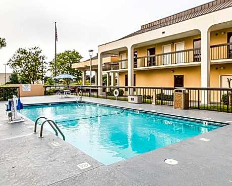 Quality Inn At The Mall - Valdosta