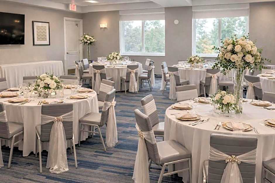 Holiday Inn Express & Suites Winner By IHG