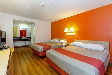 Queen Room with Two Queen Beds - Disability Access
