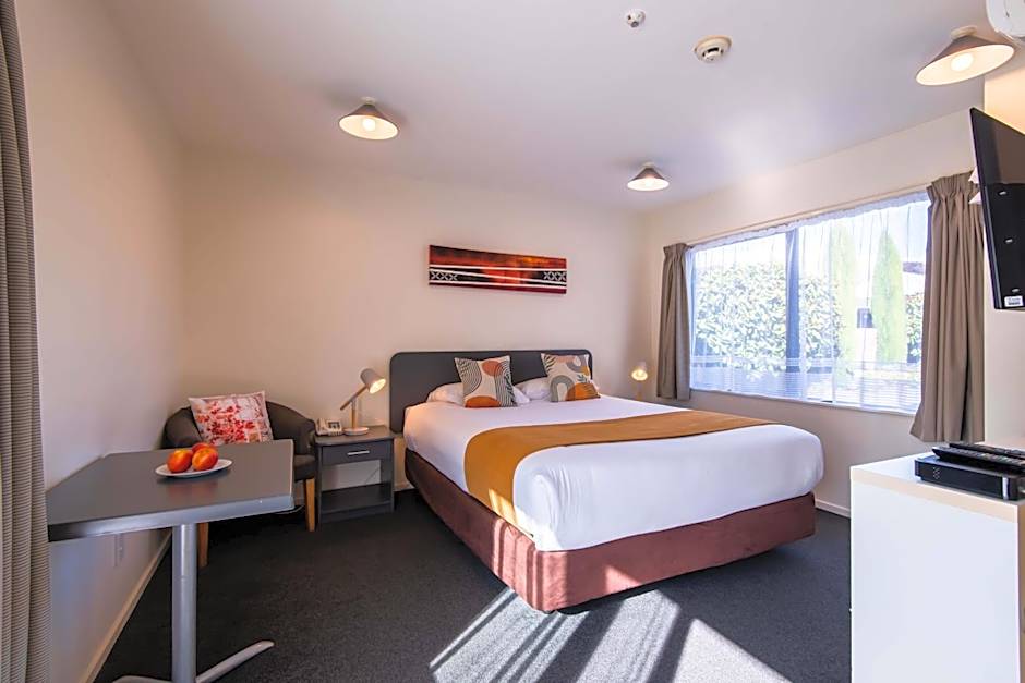 298 Westside Motor Lodge