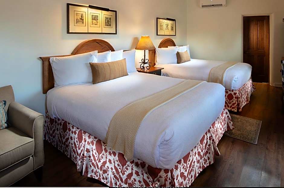 Pinon Court by La Fonda