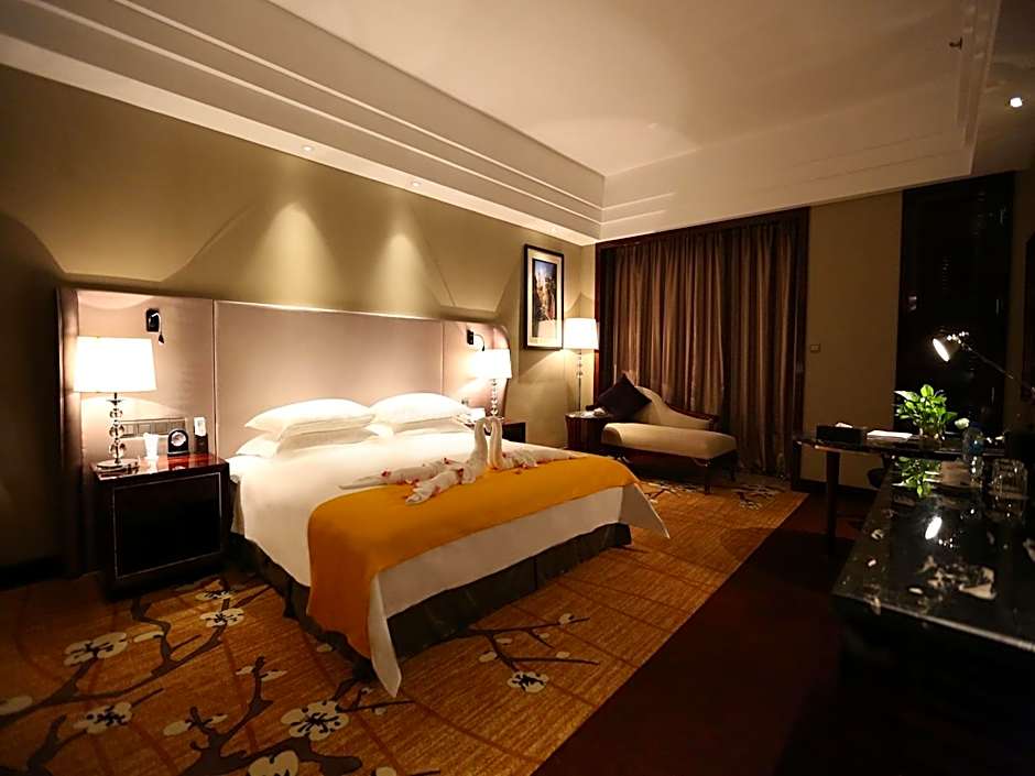 Longjiang Country Garden Phoenix Hotel