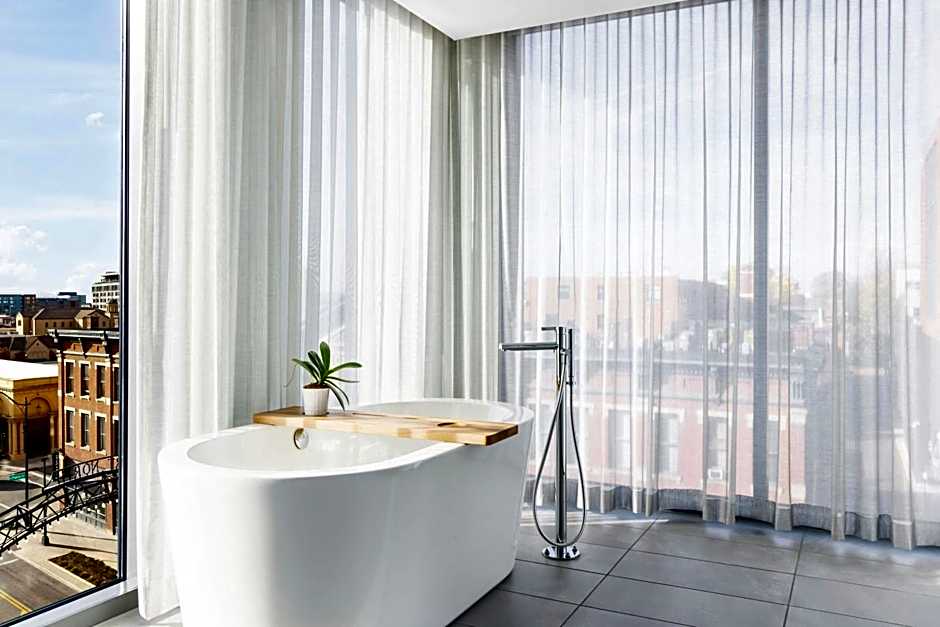 Le Meridien Columbus, The Joseph