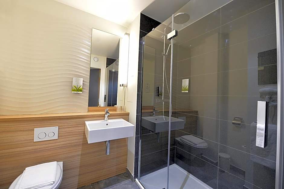 CAMPANILE PARIS - Clichy Centre