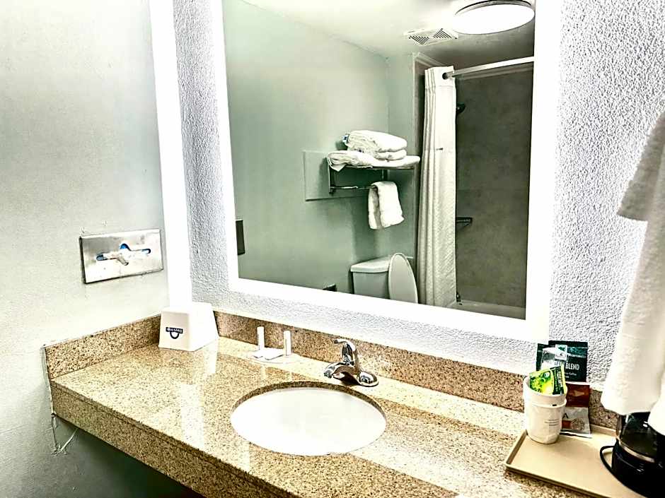 Days Inn by Wyndham Pensacola - Historic Downtown