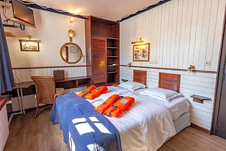 Cruise Cabin - Garden View