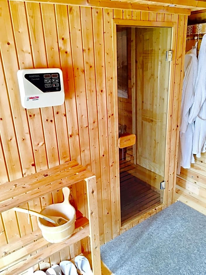 Chalet Superking bed Free Sauna jacuzzi