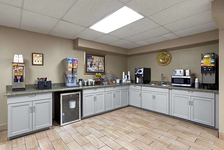 Super 8 by Wyndham Shepherdsville