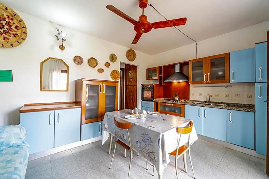 ISS Travel, Villa Fiorita - 800 m from La Cinta beach