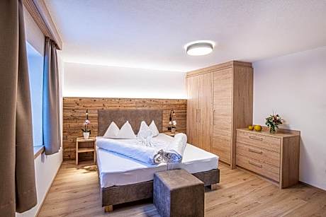 One-Bedroom Apartment (4 Adults)