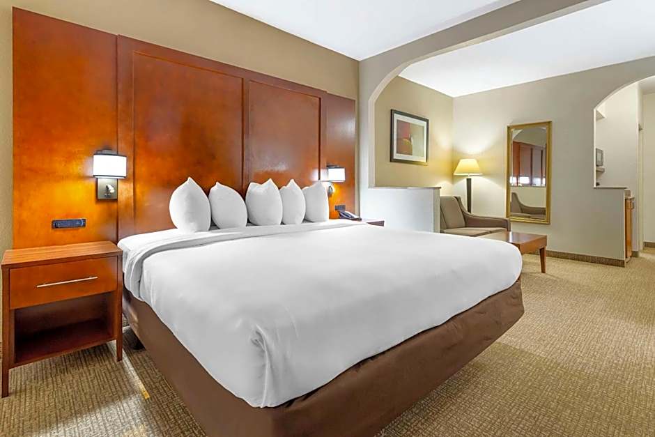 Comfort Suites Inn At Ridgewood Farm