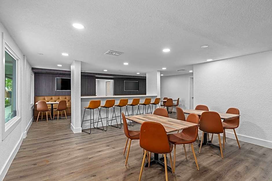 Super 8 by Wyndham Kissimmee-Orlando