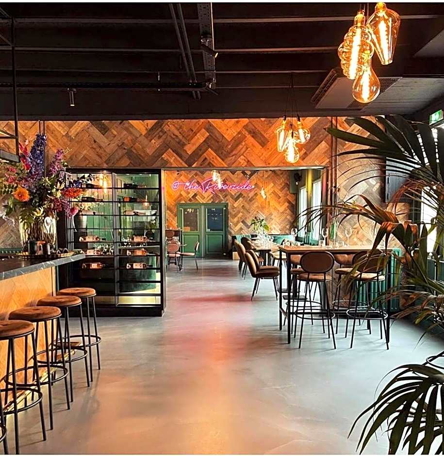 The Riverside Logies & Restaurant