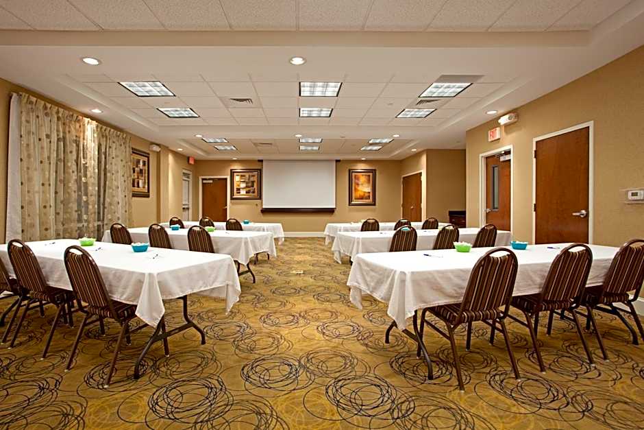 Holiday Inn Express Pembroke By IHG