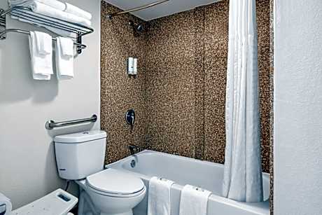 1 King Bed Nonsmoking